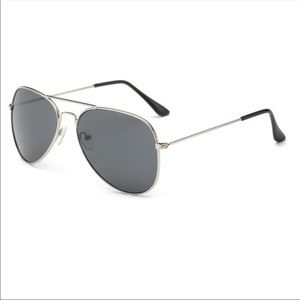 Aviator style sunglasses